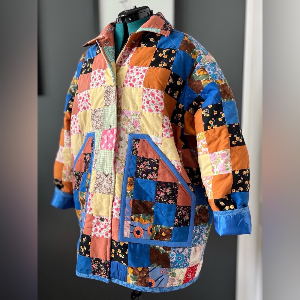 Upcycled vintage patchwork quilt chore coat, ladies' size L-2XL - Picture 3 of 11